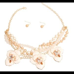 Cream Necklace set